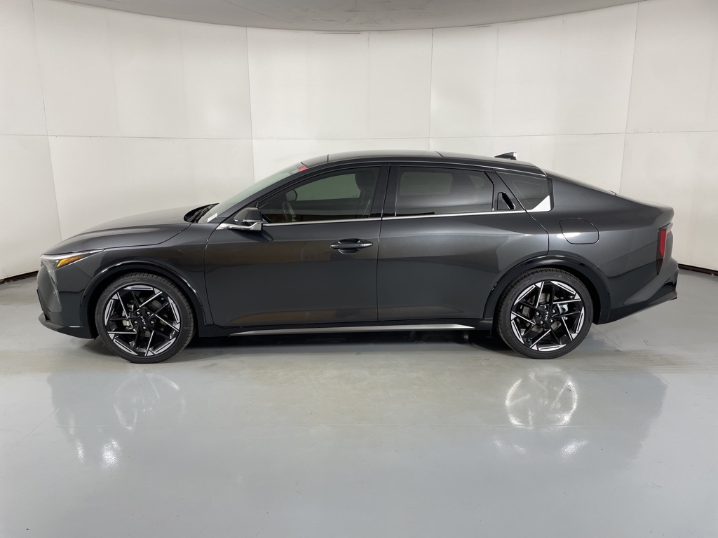 2025 Kia K4 GT-Line photo 3