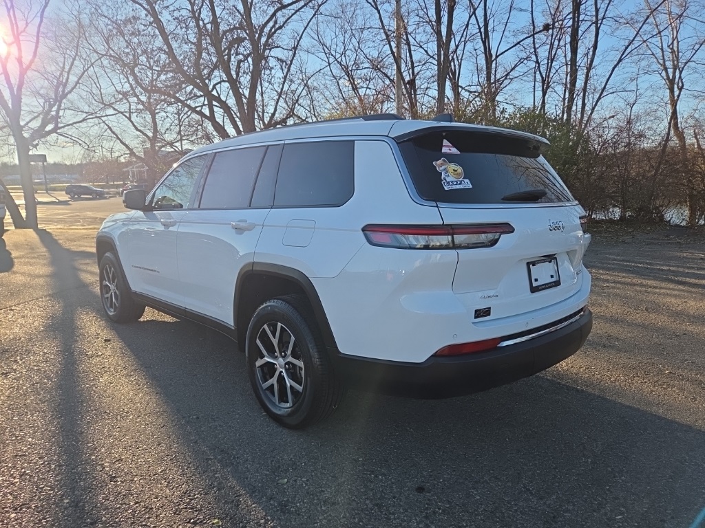 2023 Jeep Grand Cherokee Limited photo 3