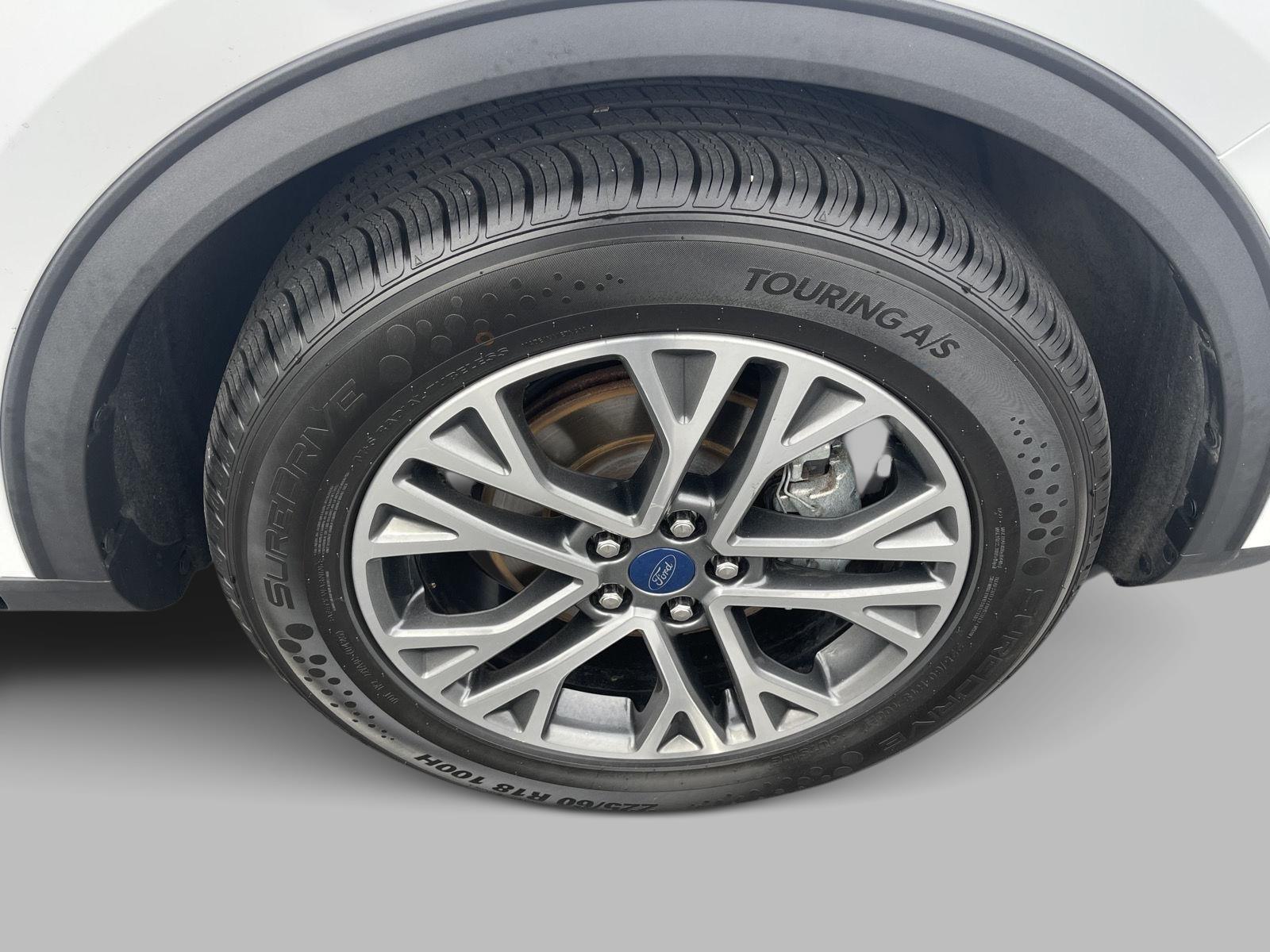 2020 Ford Escape SEL photo 13