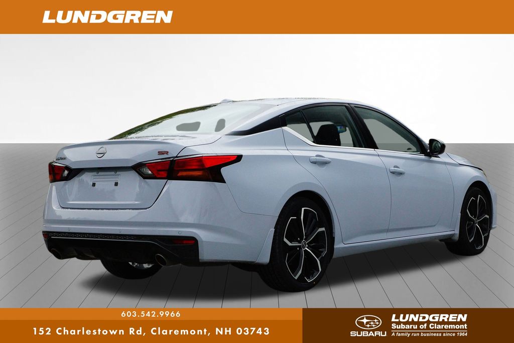 2024 Nissan Altima 2.5 SR photo 3