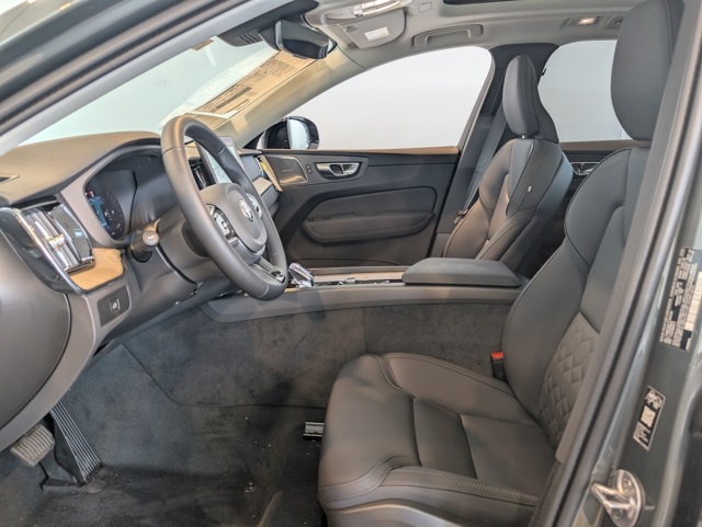 2026 Volvo XC60 B5 Plus photo 8