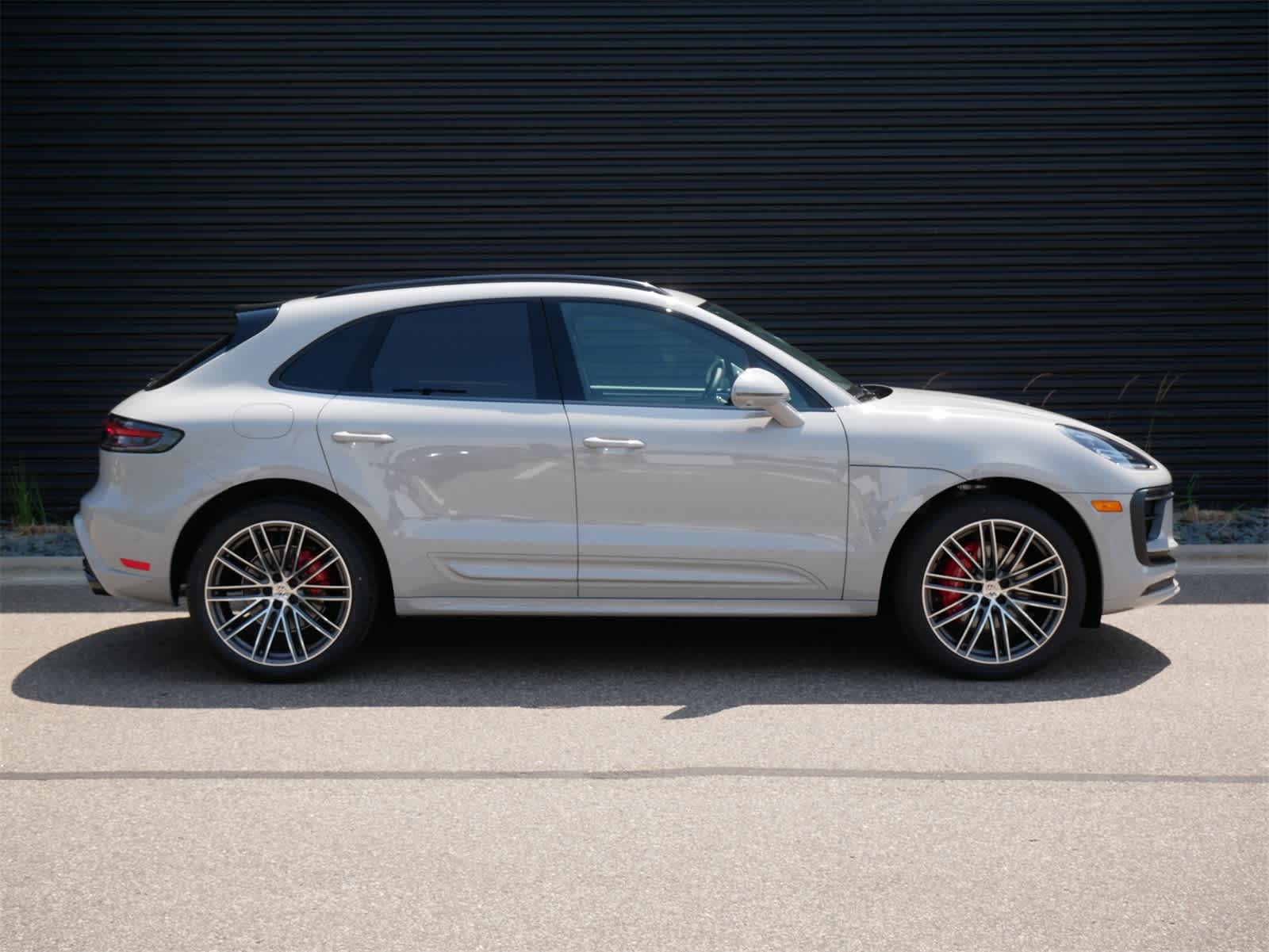 2025 Porsche Macan S photo 22