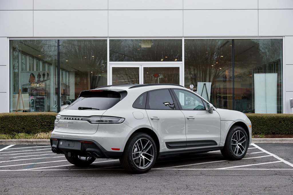 2025 Porsche Macan T photo 7