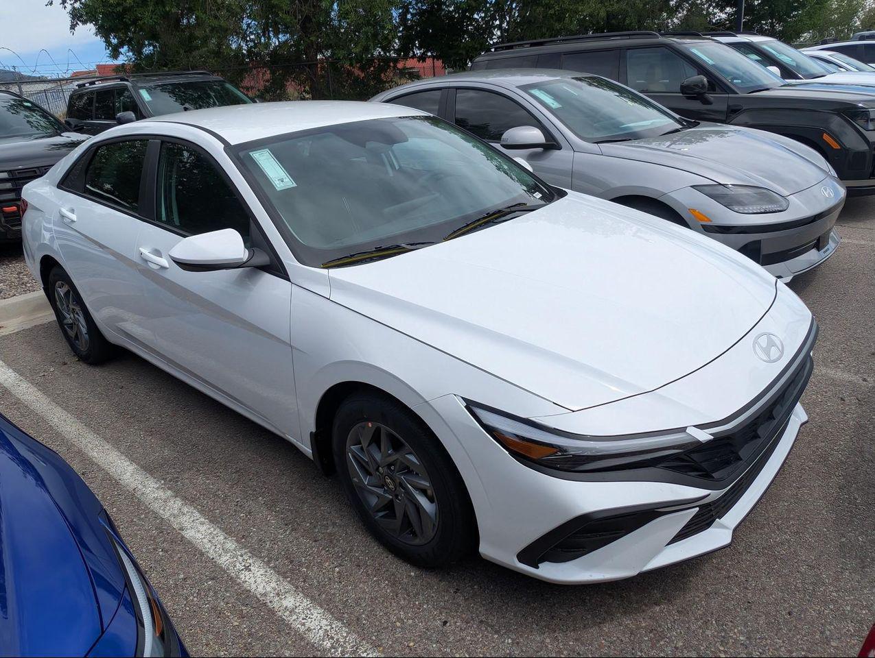 2025 Hyundai Elantra Hybrid Blue photo 6