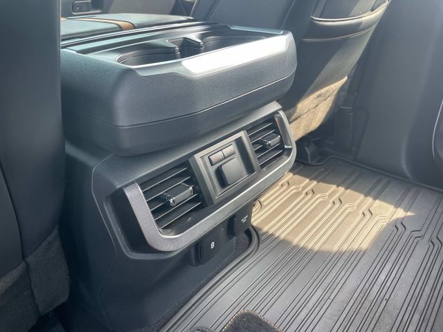 2023 Ford F-150 Platinum photo 16