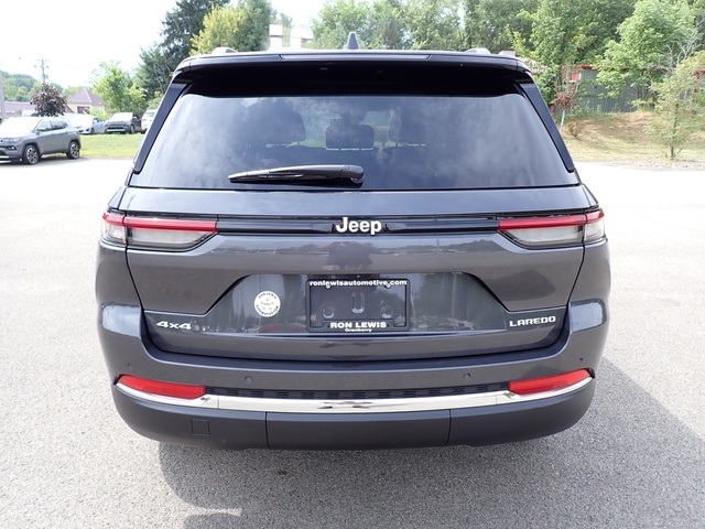 2024 Jeep Grand Cherokee Laredo photo 3