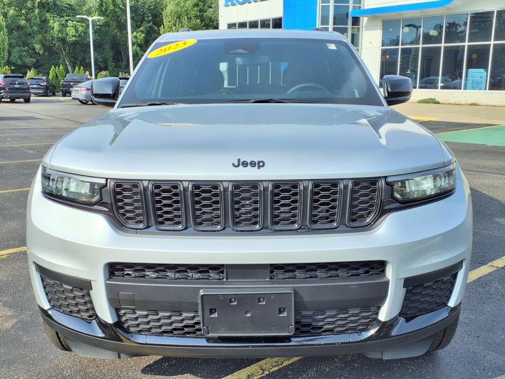 2023 Jeep Grand Cherokee Altitude photo 2
