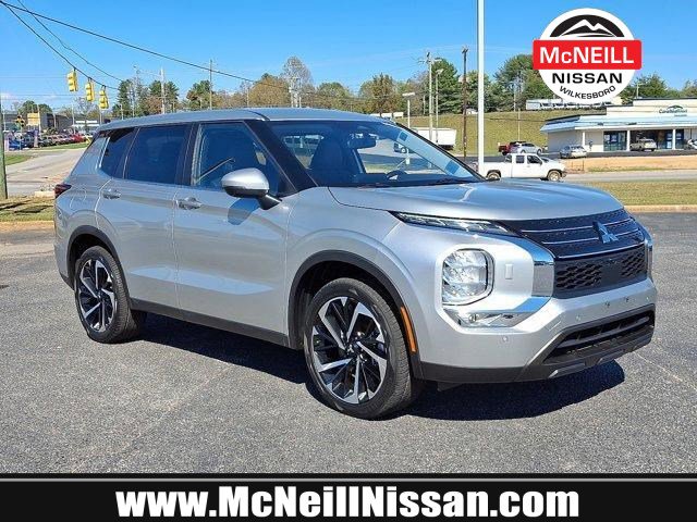 2023 Mitsubishi Outlander SE's photo