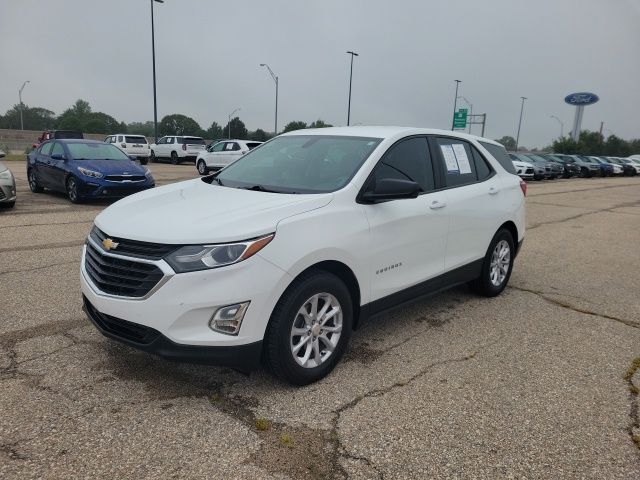 2019 Chevrolet Equinox LS photo 3