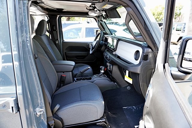 New 2025 Anvil Clear-Coat Exterior Paint Jeep Sport image 16