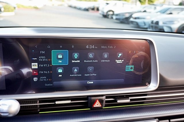 Used 2023 Gold Hyundai SEL image 23