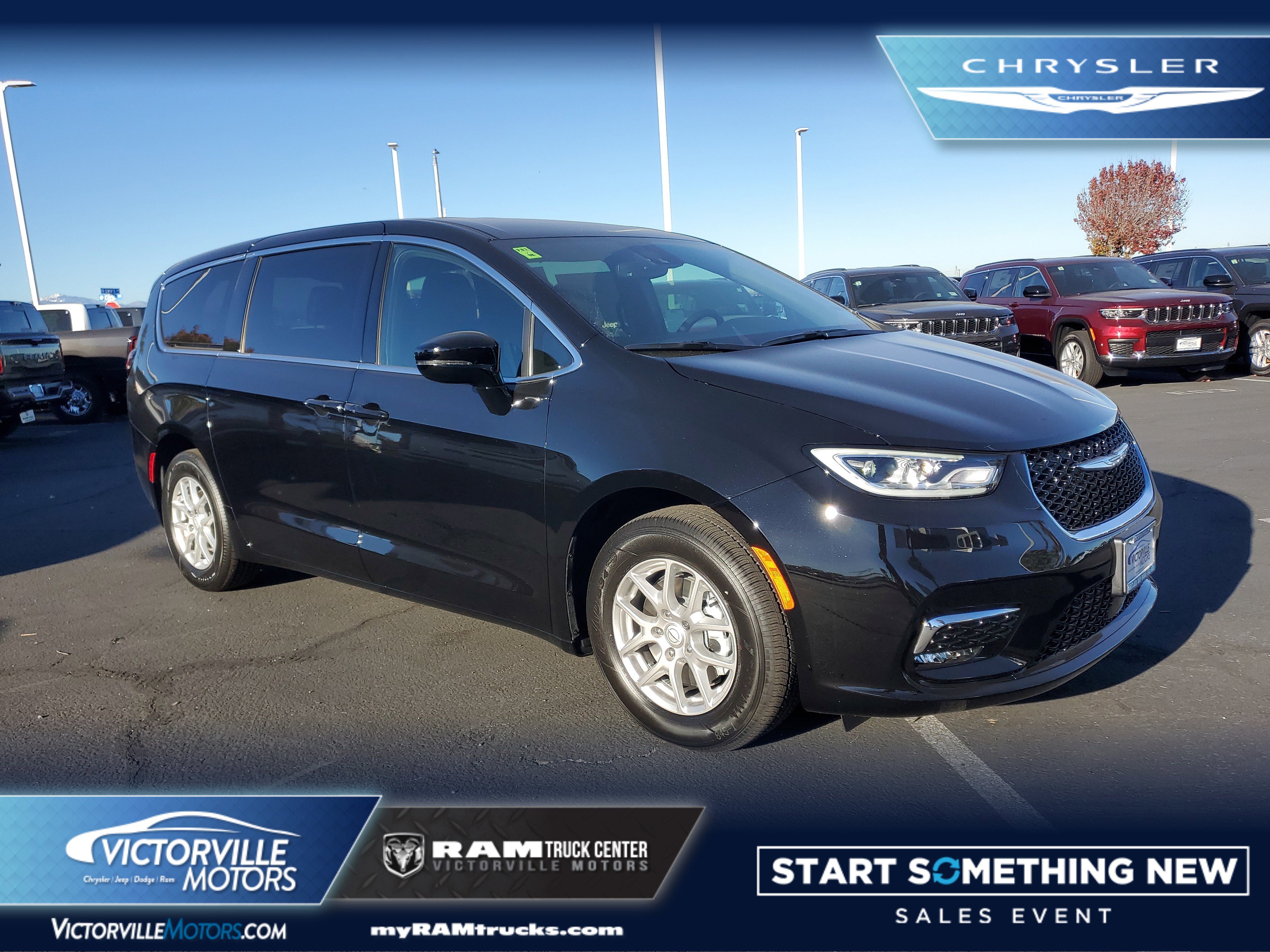 2026 Chrysler Pacifica Select's photo