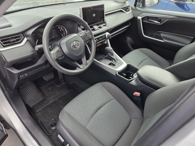 2024 Toyota RAV4 XLE photo 4