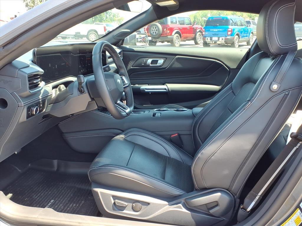 2024 Ford Mustang EcoBoost Premium photo 3