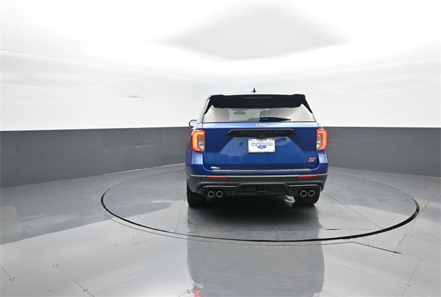 2022 Ford Explorer ST photo 3