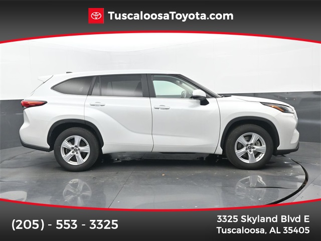 2023 Toyota Highlander LE's photo