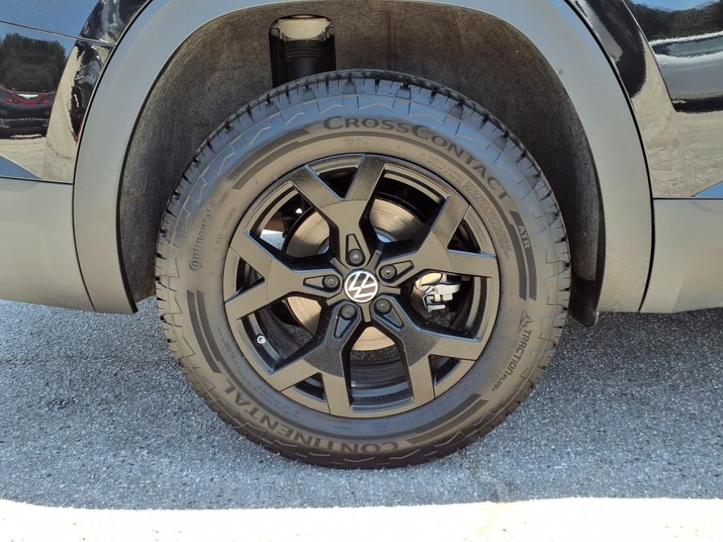 2024 Volkswagen Atlas Peak Edition SE Technology photo 4