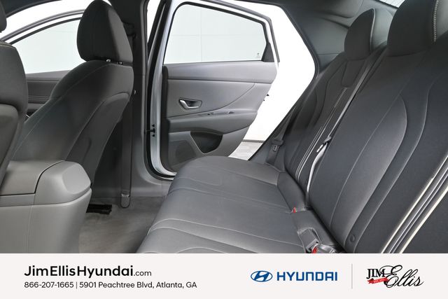 2022 Hyundai Elantra SEL Convenience photo 17