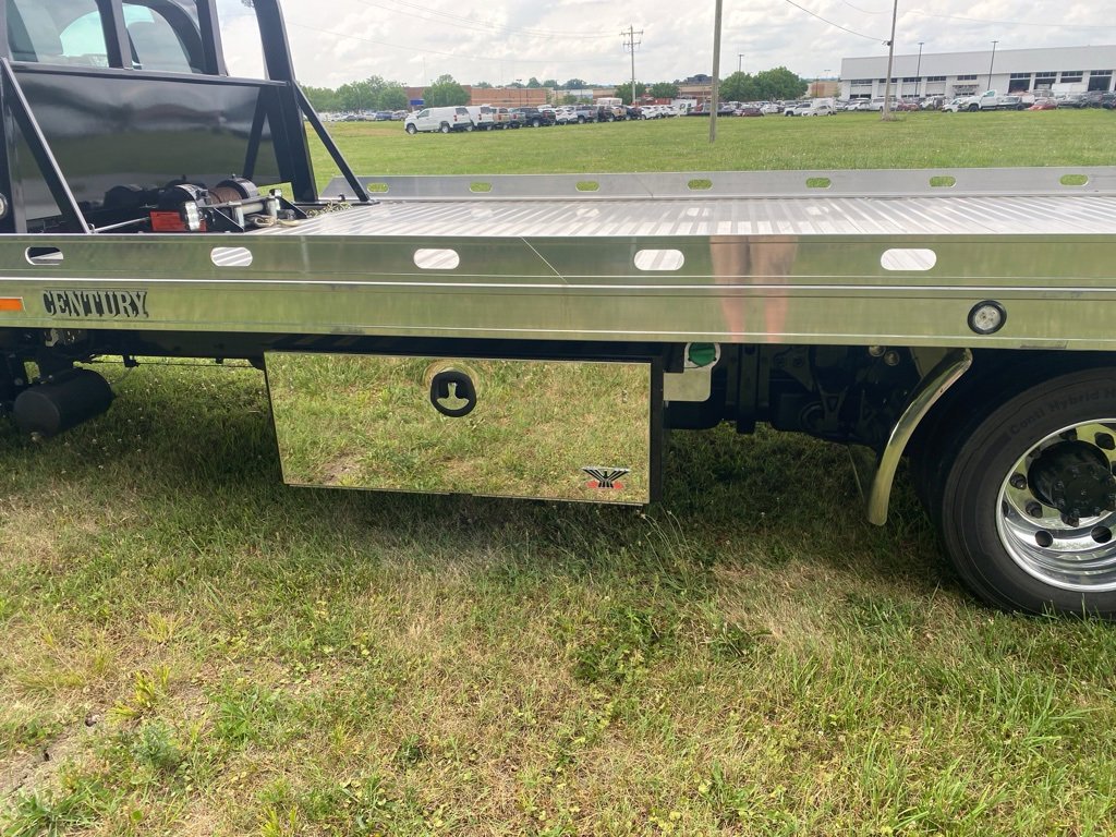 2023 Chevrolet Silverado 6500HD LT photo 8