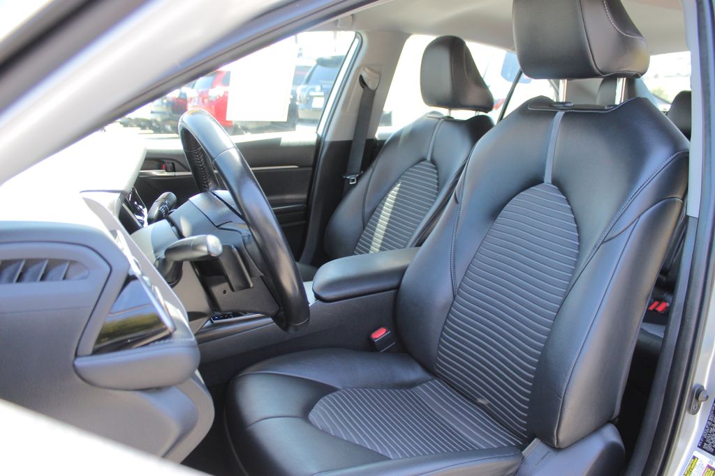 2022 Toyota Camry SE photo 12