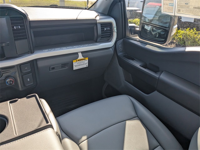 2025 Ford F-450 XL photo 17