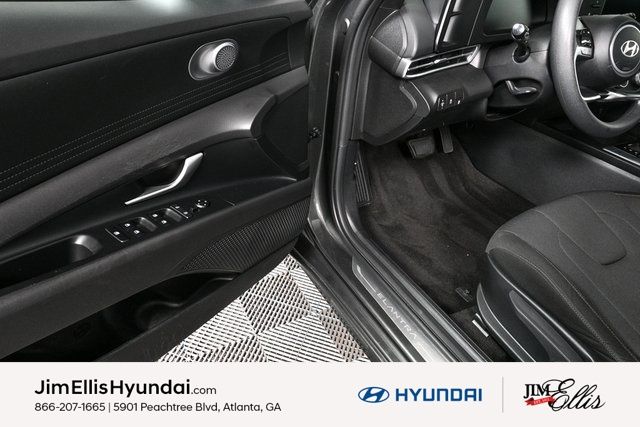 2024 Hyundai Elantra SE photo 5