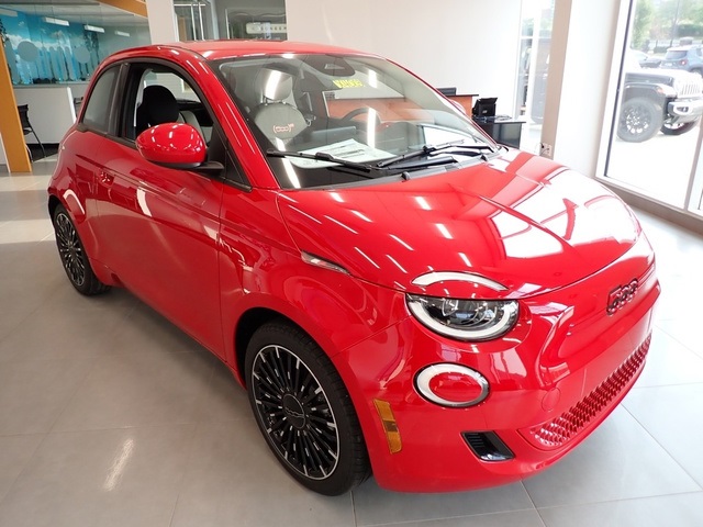 2024 Fiat 500e Red photo 6