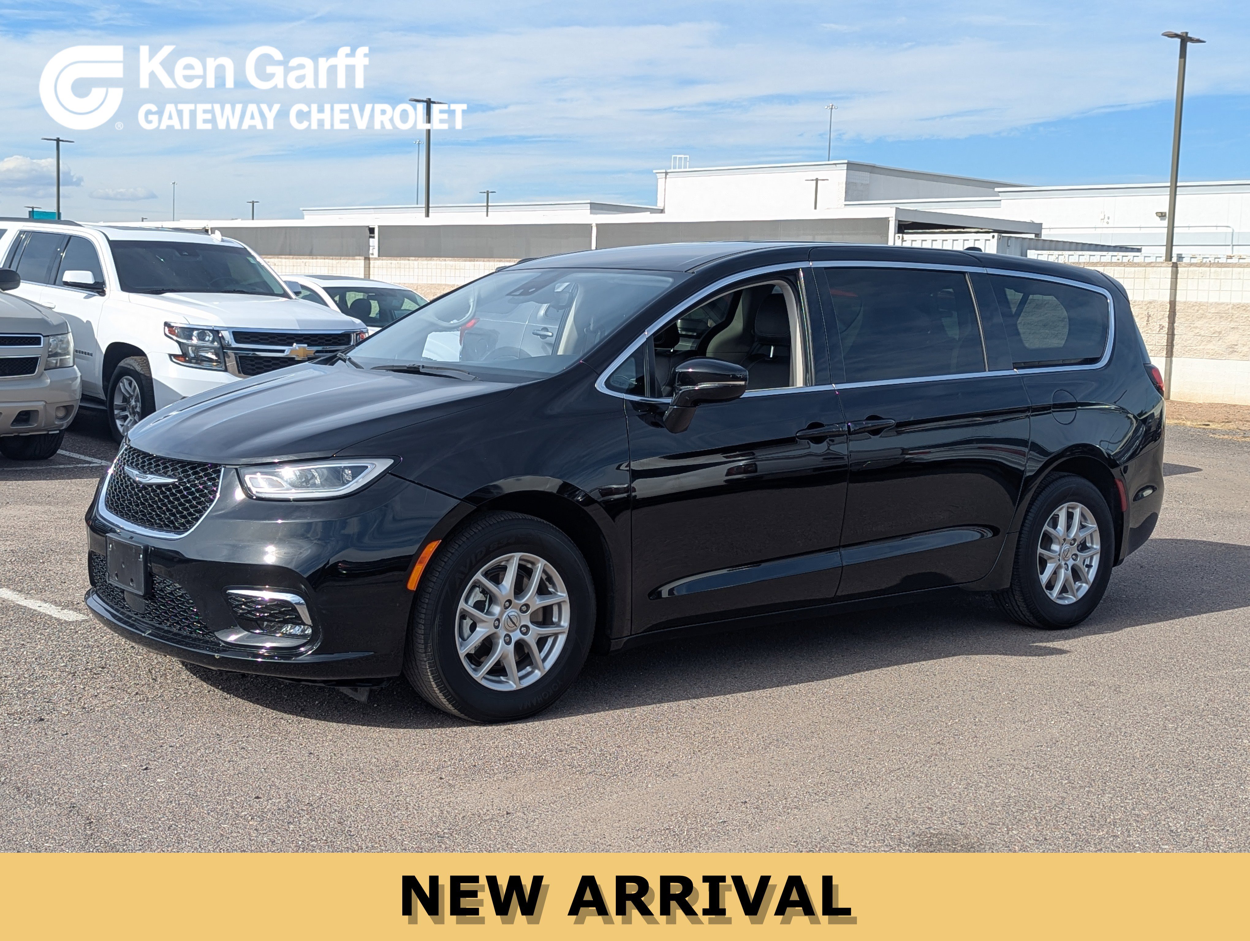 2024 Chrysler Pacifica Touring L's photo