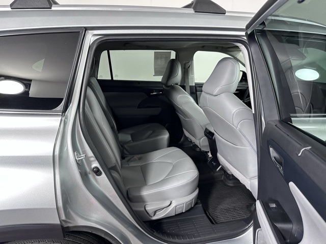 2021 Toyota Highlander XLE photo 10