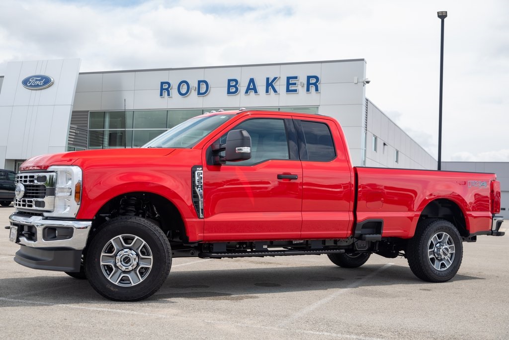 2025 Ford F-350 XLT photo 2