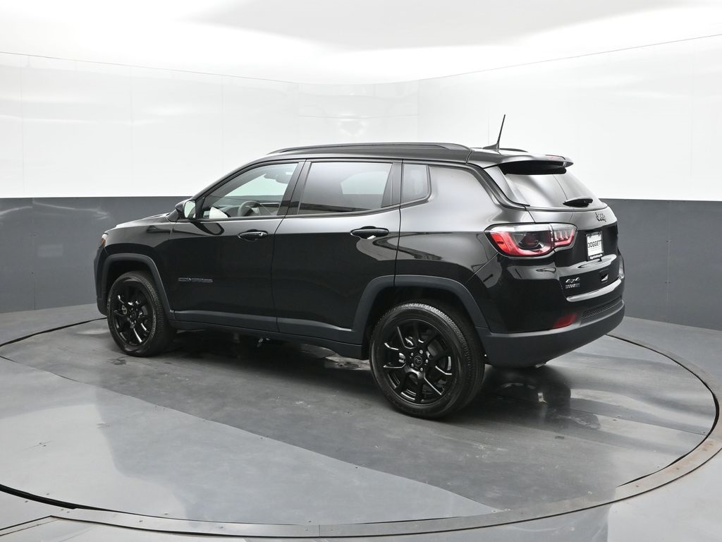 2025 Jeep Compass Latitude photo 4