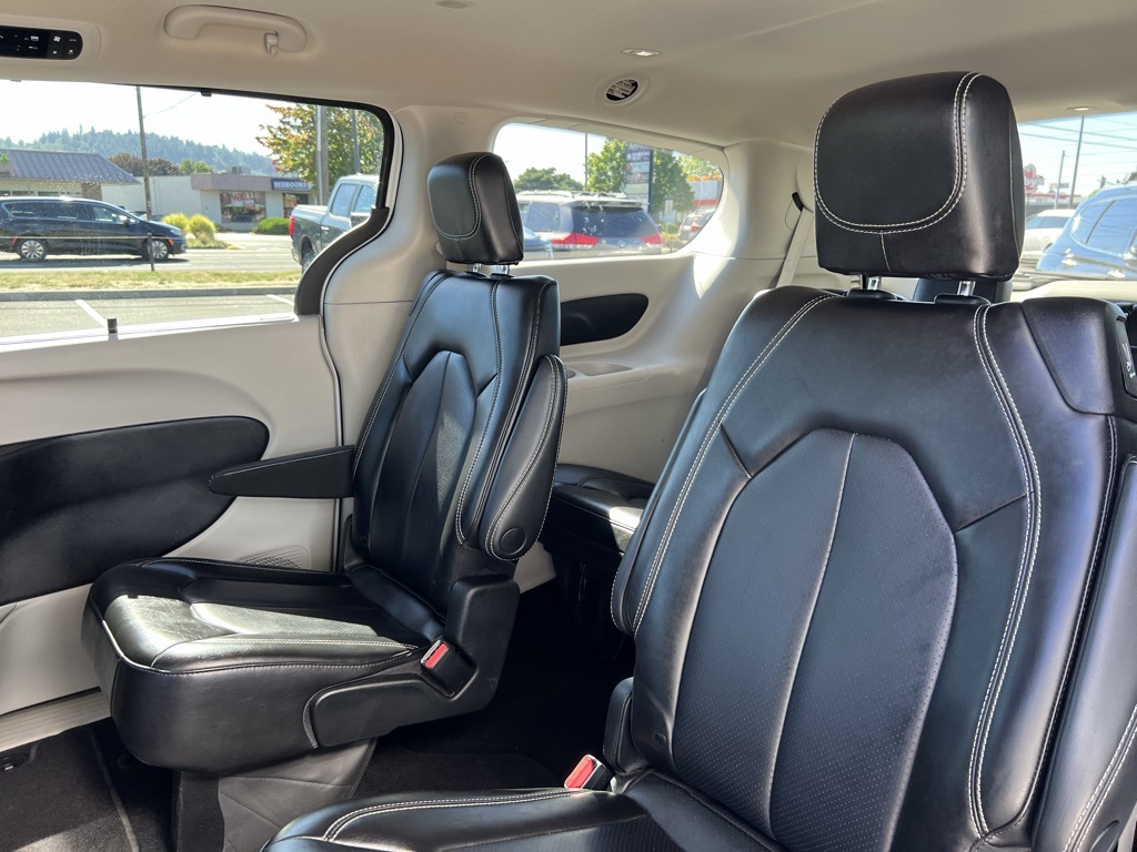 2023 Chrysler Pacifica Touring L photo 24