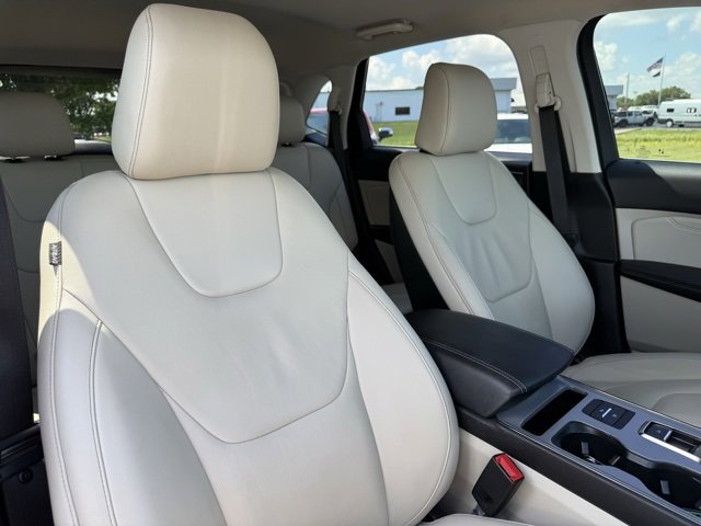 2021 Ford Edge Titanium photo 8