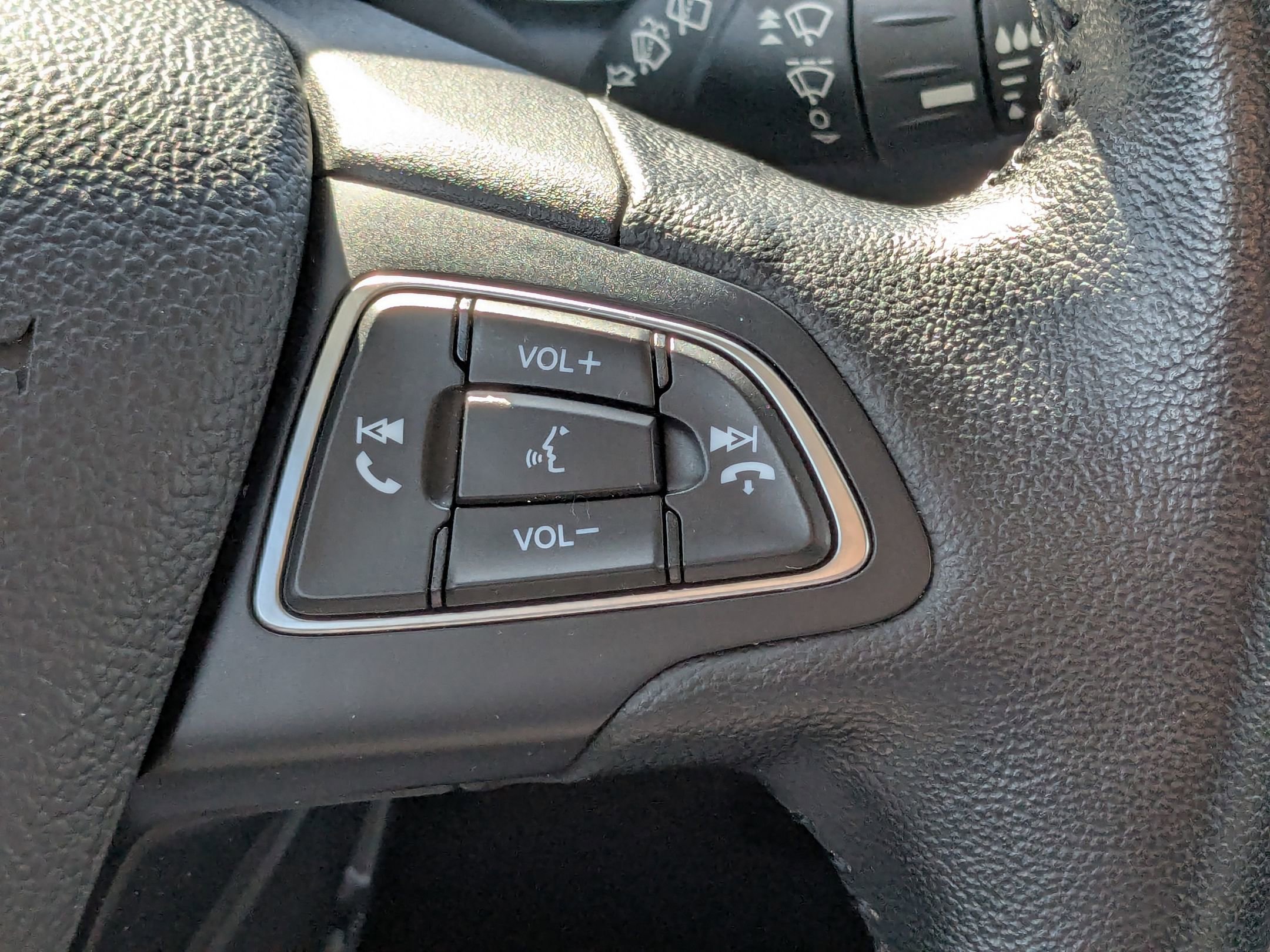 2019 Ford Escape SEL photo 19