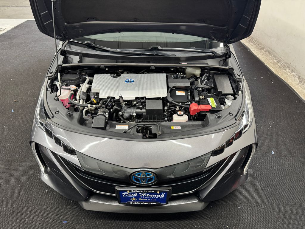 2021 Toyota Prius Prime LE photo 18