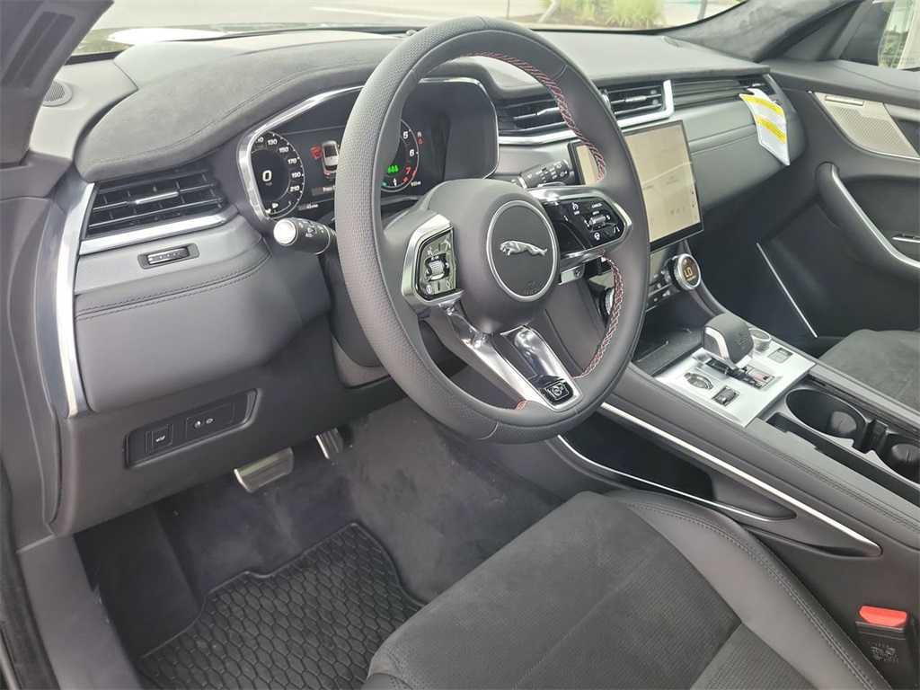 2026 Jaguar F-PACE SVR photo 21