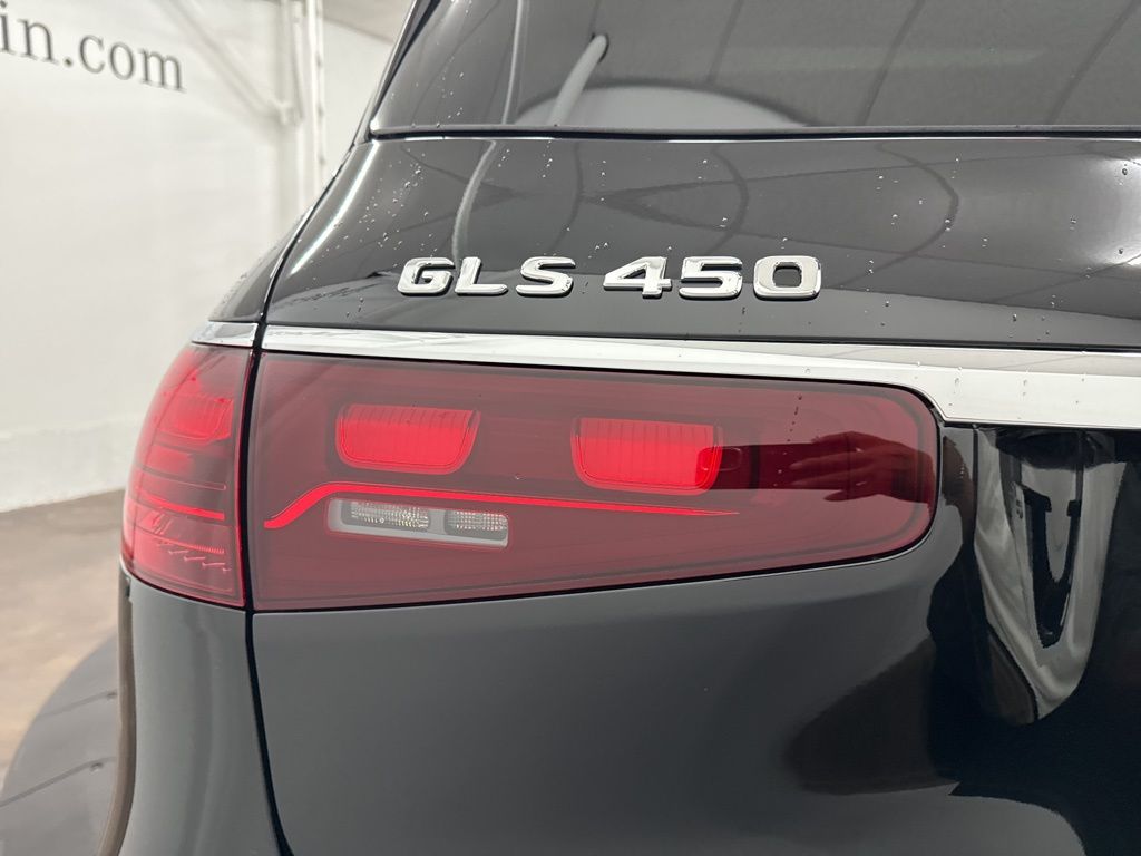 2026 Mercedes Benz GLS 450 4MATIC photo 7