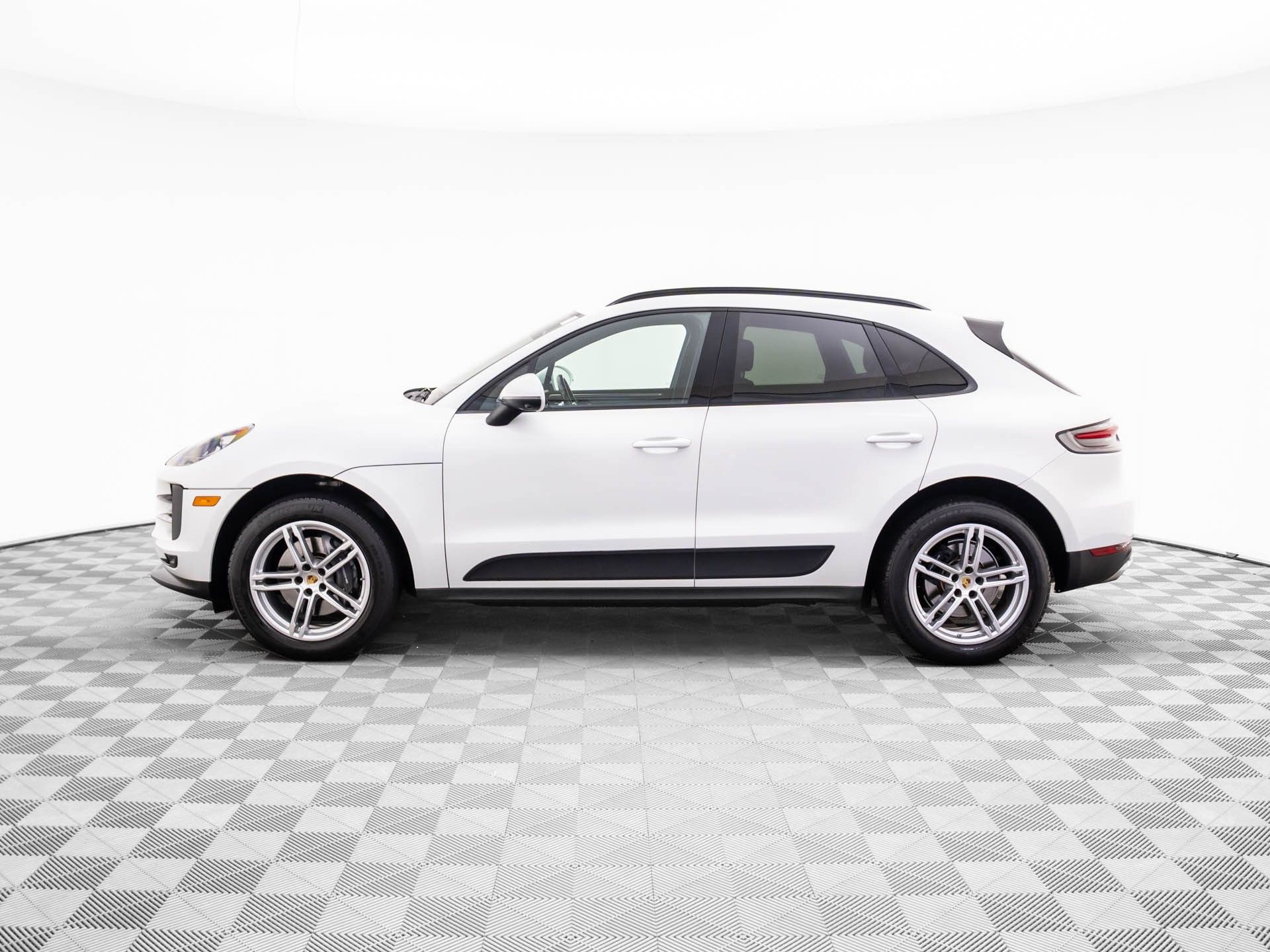 2021 Porsche Macan Base photo 2