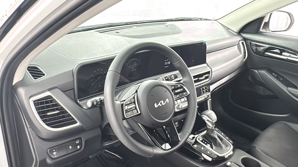 2026 Kia Seltos EX photo 32