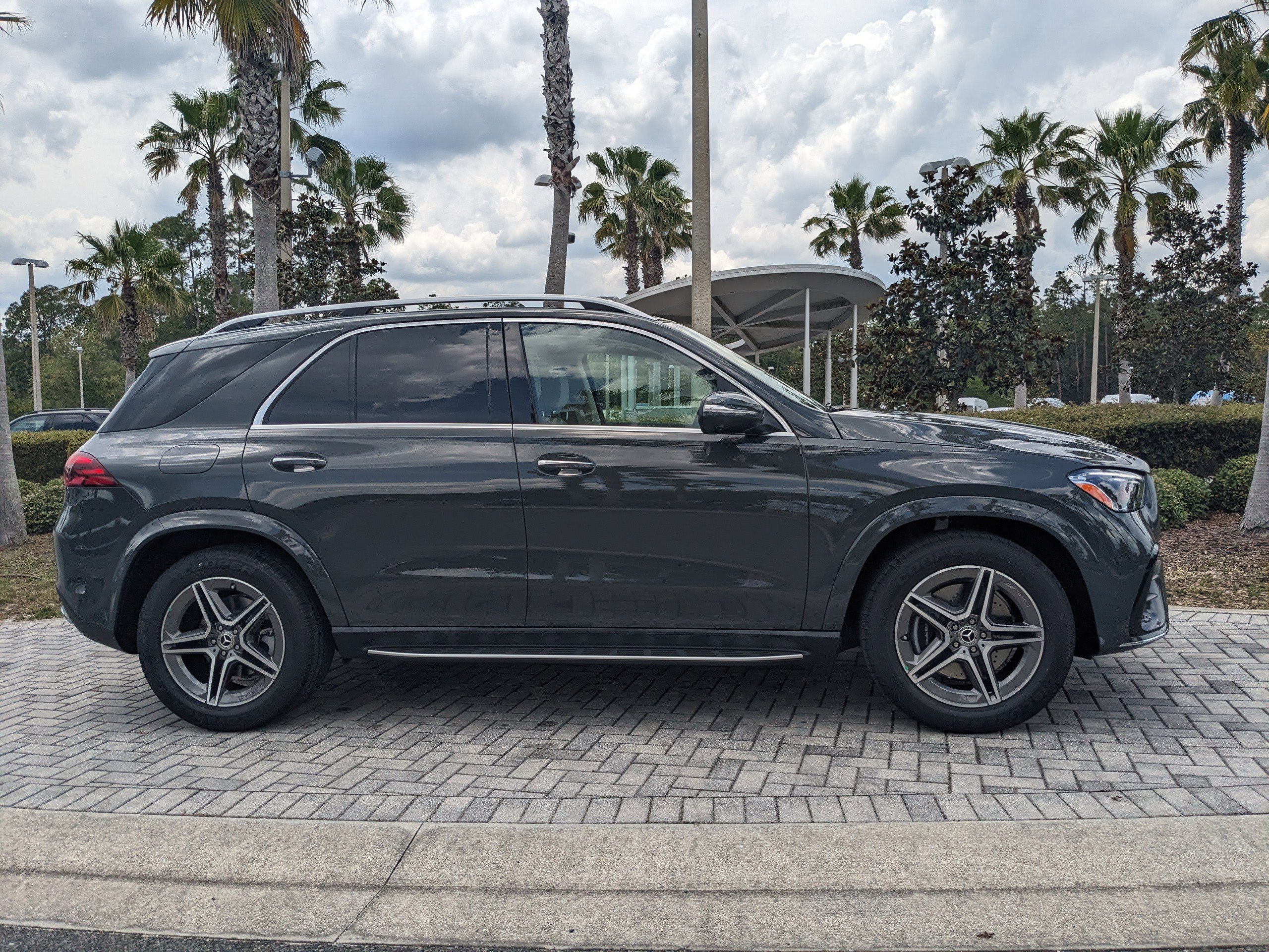 2025 Mercedes Benz GLE 350 4MATIC photo 4