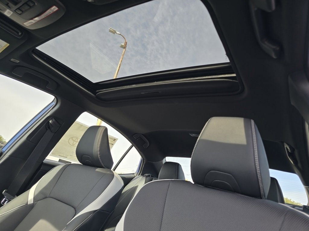 2025 Toyota Camry SE photo 3