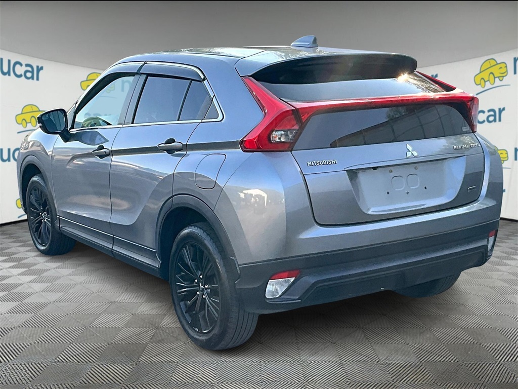 2019 Mitsubishi Eclipse Cross LE photo 2