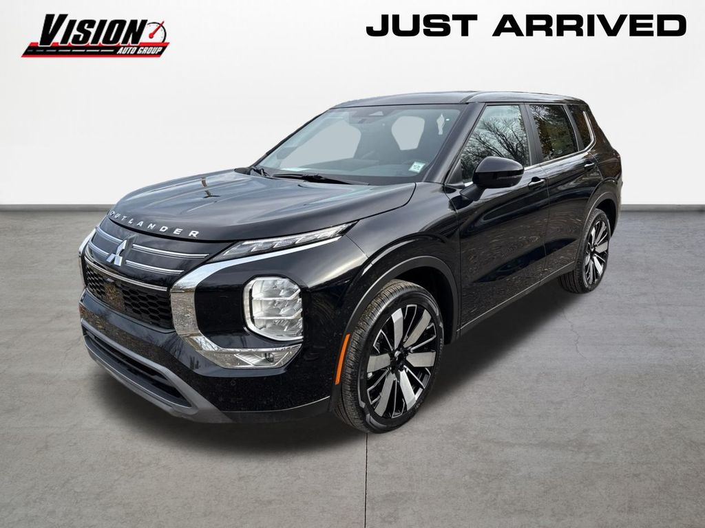 2025 Mitsubishi Outlander SE's photo