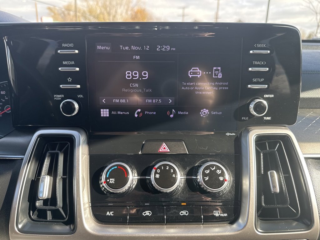 2022 Kia Sorento LX photo 9