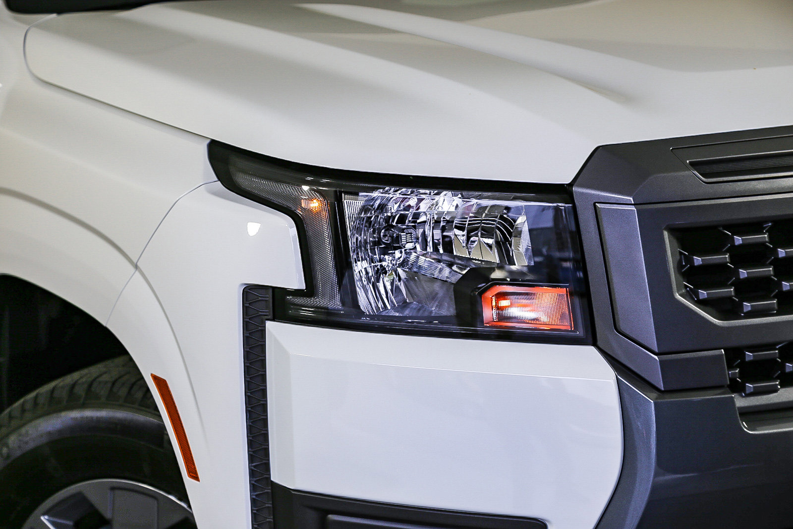 2025 Nissan Frontier SV photo 2