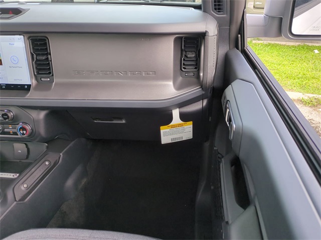 2025 Ford Bronco Base photo 16