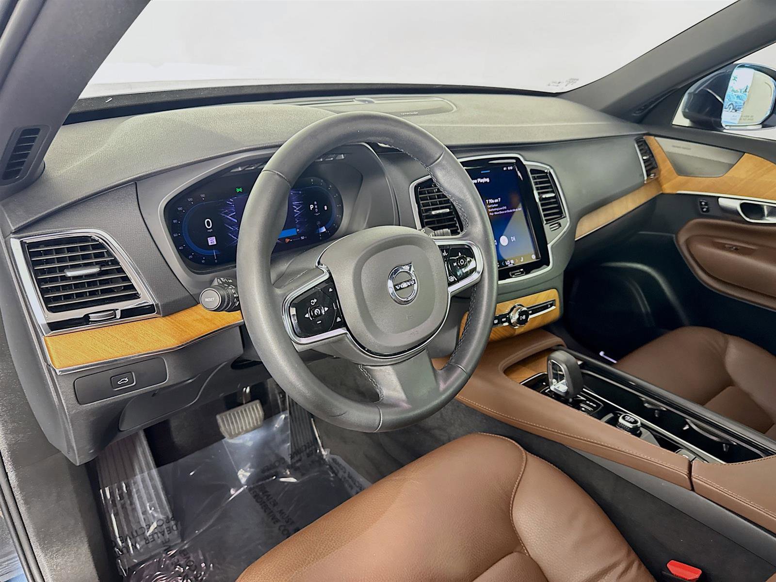 2024 Volvo XC90 B5 Plus photo 9