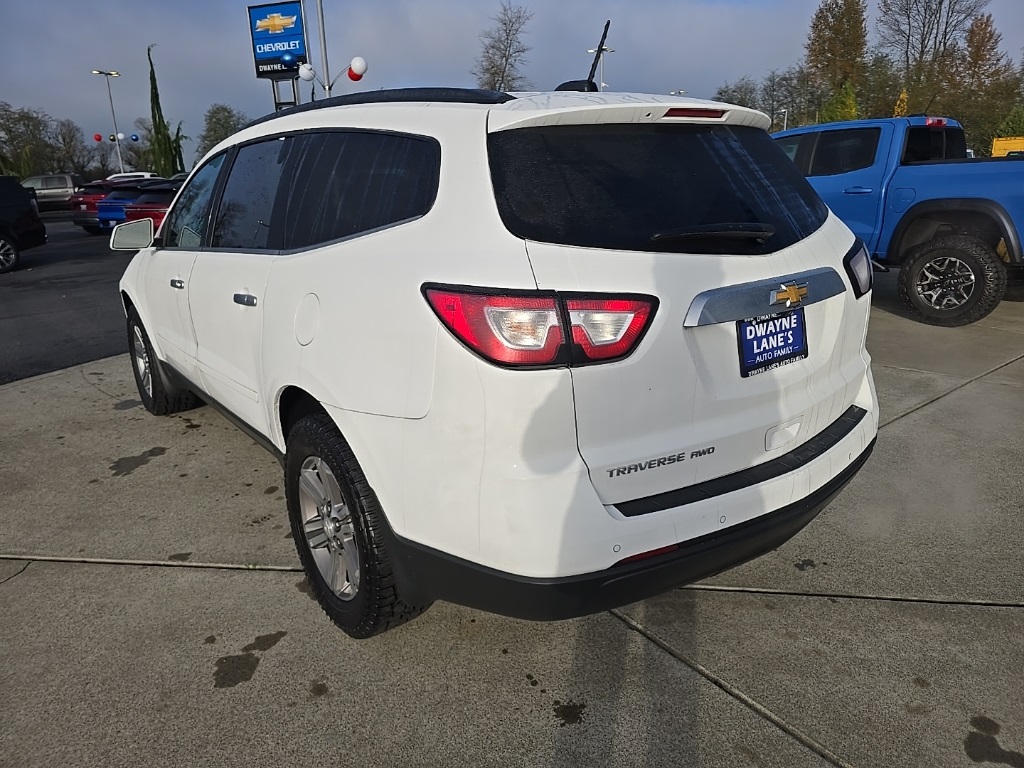 2017 Chevrolet Traverse 2LT photo 2