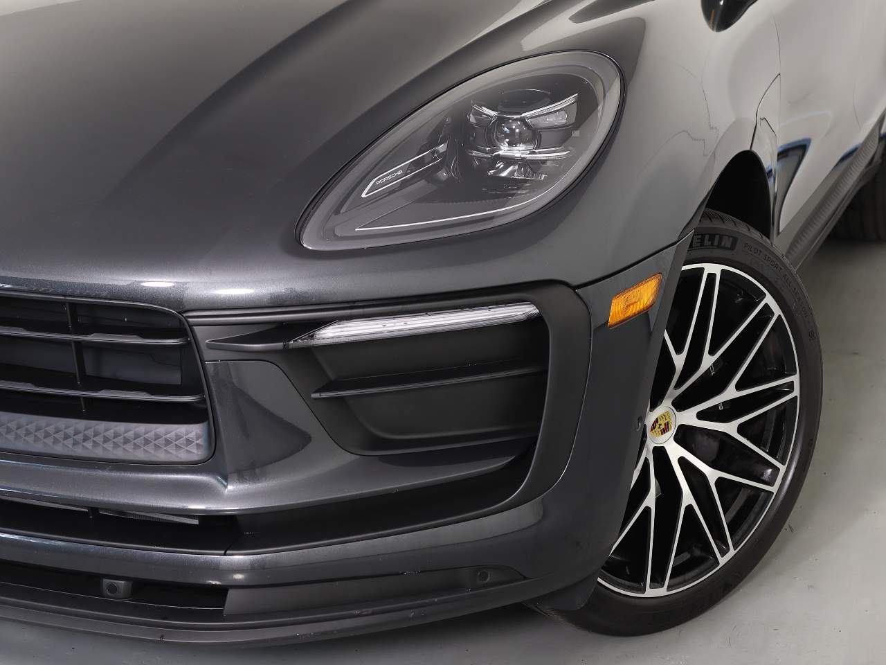 2023 Porsche Macan T photo 11