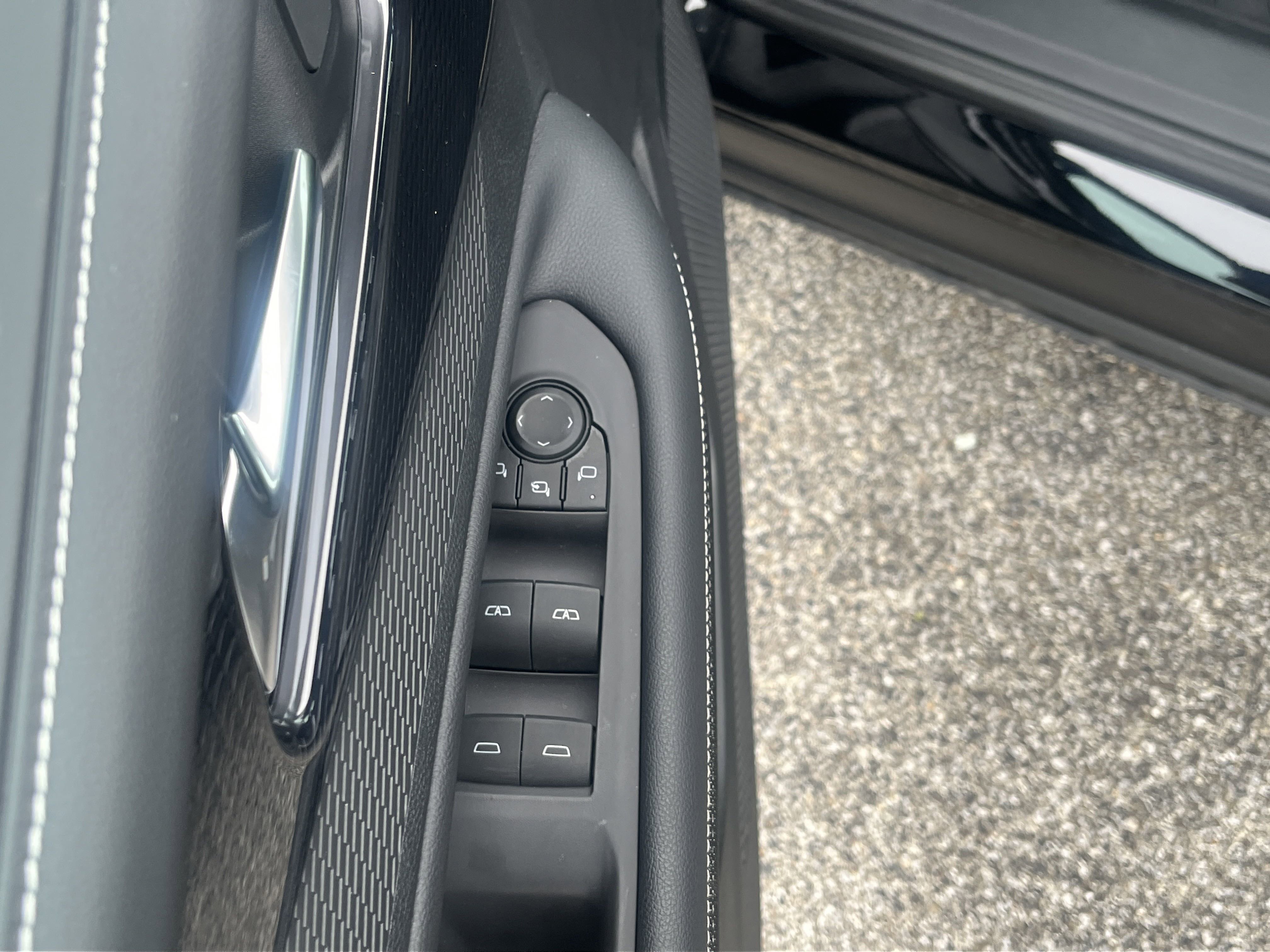 2025 Chevrolet Blazer EV photo 2